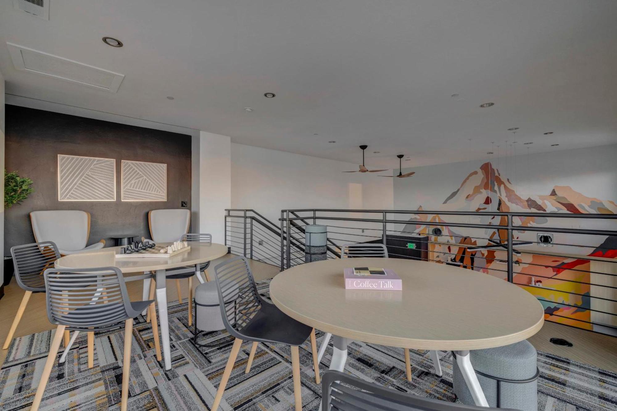 Stylish Close To Attractions Apartment