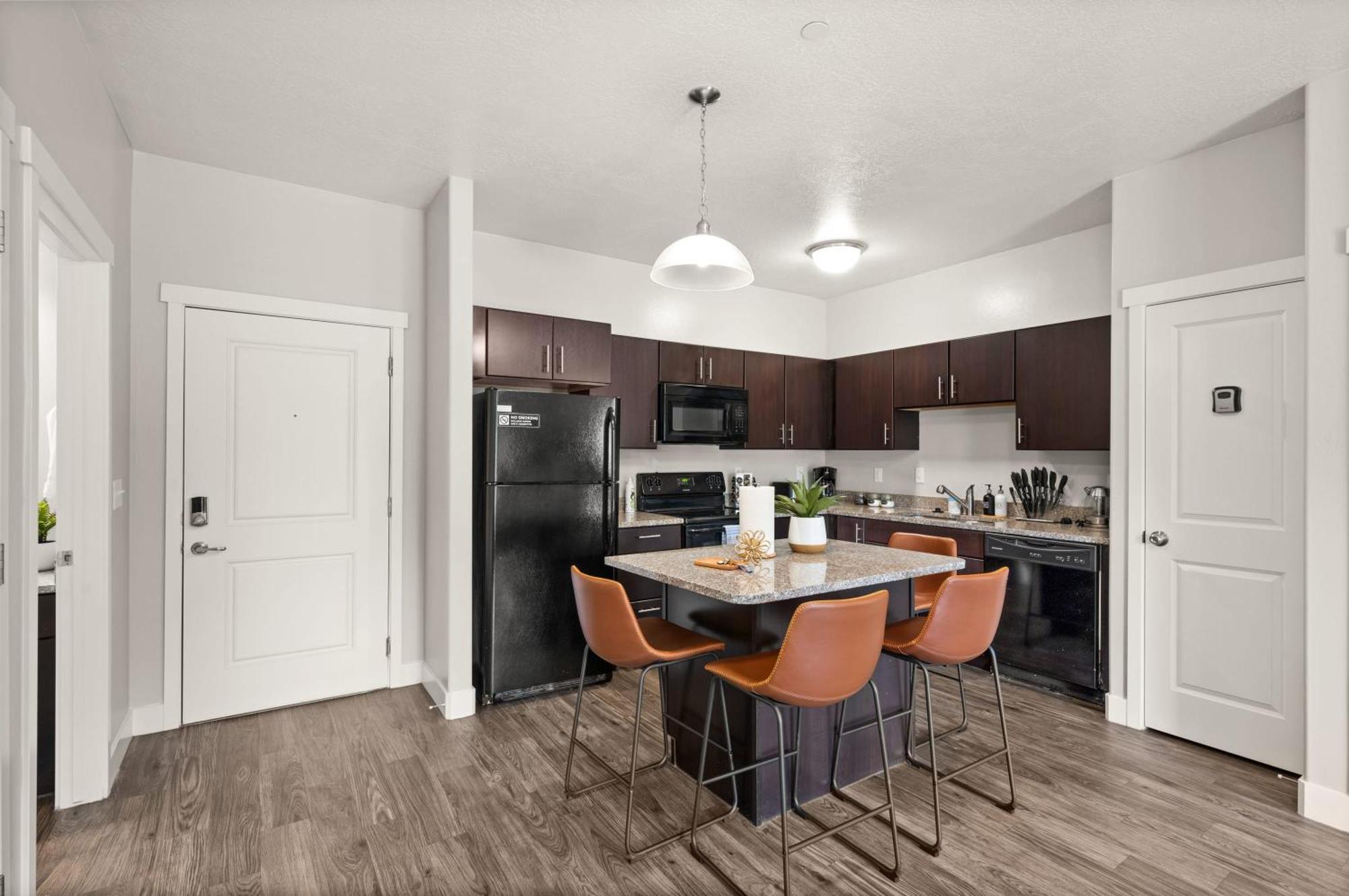Stylish Close To Attractions Apartment *